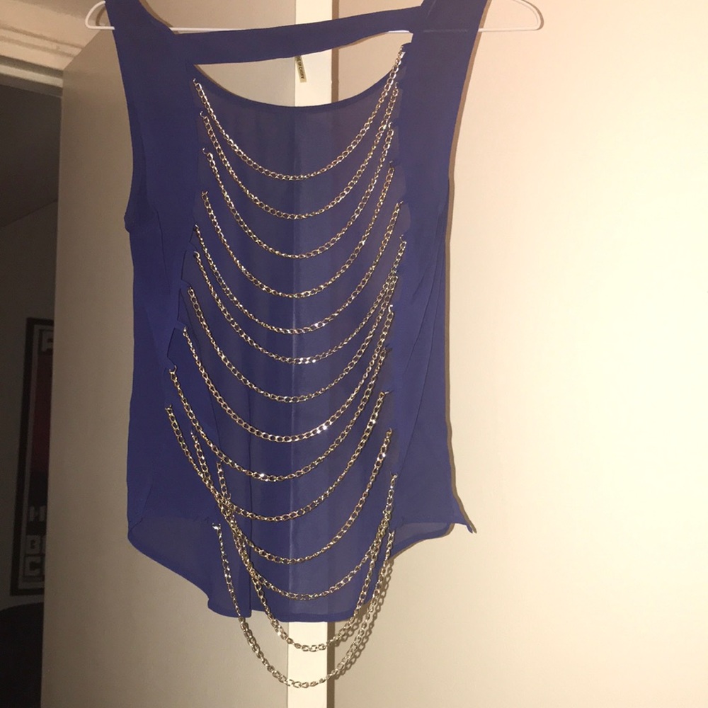 Gold chain back shirt